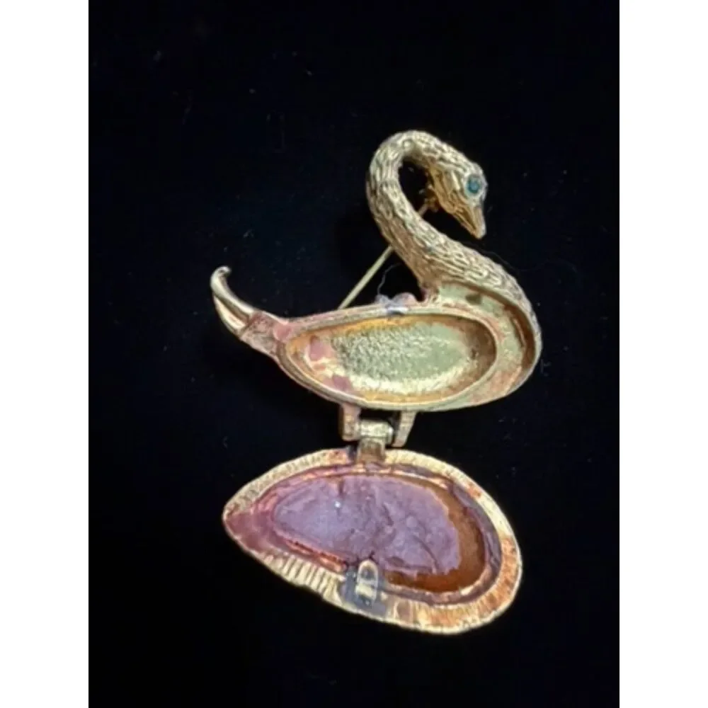 vtg.  Gold toned Swan Brooch/locket with Green Rhinestone eyes and opens up to